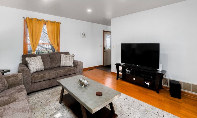 Fox Valley House | Naperville Rental- Knoll Dr