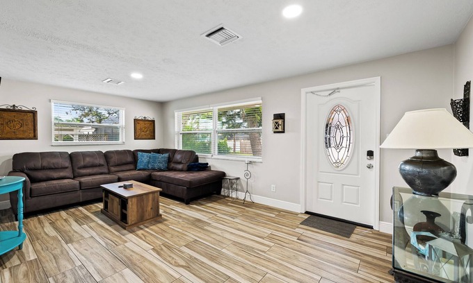 Naples Park Apartment | Naples Coastal Paradise Getaway By Vanderbilt Beach, Mercado and Whole Foods