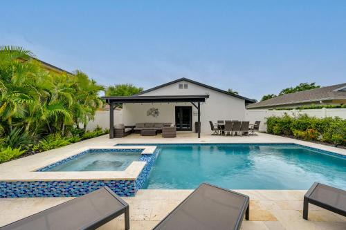 Naples Park House | Naples Home with Patio Less Than 1 Mi to Beaches!