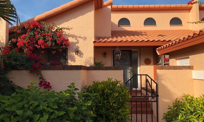 North Naples Condo | Naples - Lovely, quiet one floor villa/condo, west of 41, minutes from beaches