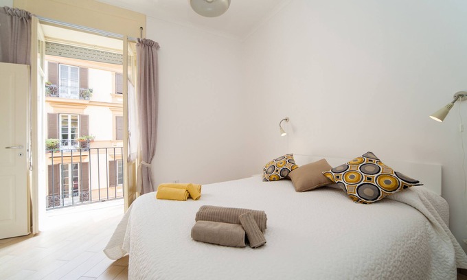 Naples City Centre Apartment | Napoli Centro Suite - Amazing Apartmet in the City Centre | Duomo Area