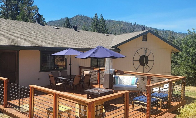 Springville Cabin | Nara Lodge - Modern 3br/2ba w/game room, pool table and WiFi.