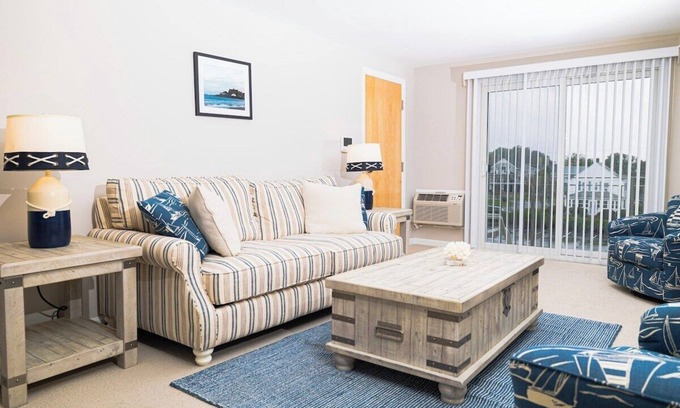 Narragansett Pier Apartment | Narragansett Pier-New Renovation