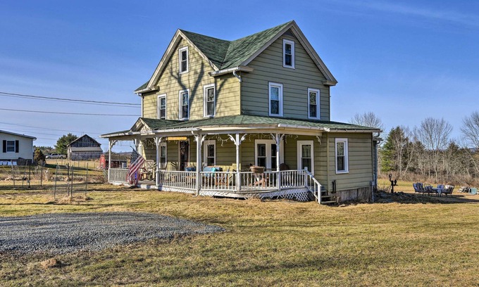 Narrowsburg House | Narrowsburg Farmhouse Hideaway on 2 Acres w/ Pond!