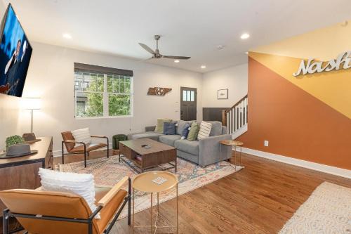 Historic Waverly House | Nashville Comfort-Sleeps 10-3 Mins to 12 South