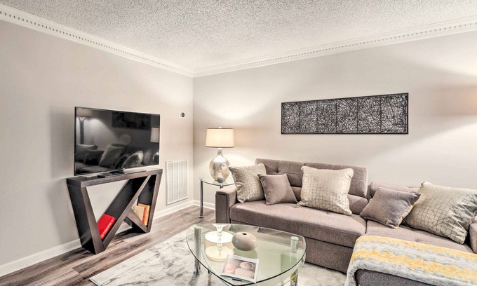 Nashville-Davidson Condo | Nashville Condo w/ Shared Pool: 12 Mi to Dtwn