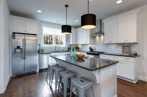 South Nashville House | Nashville Superstar Ultra Luxury Minutes to Downtown