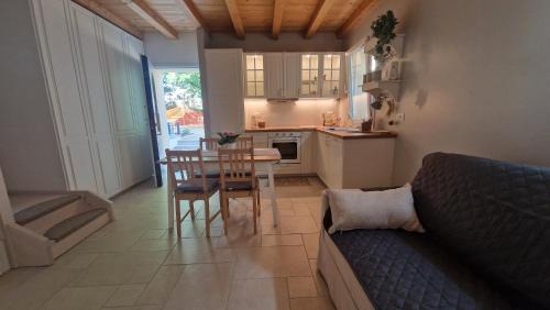Castenaso Apartment | Nasica White