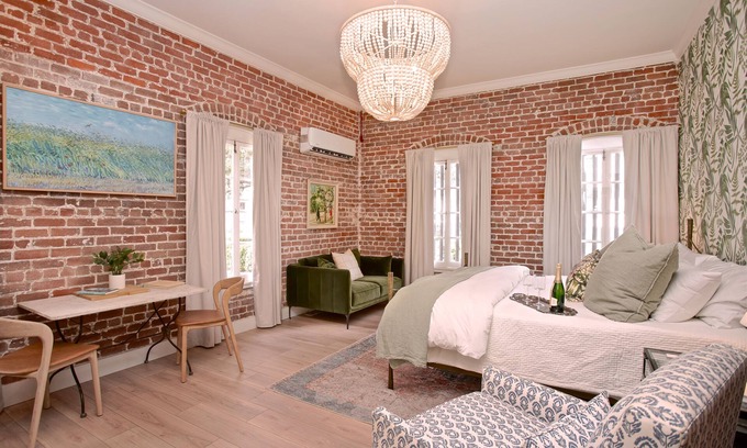 Natchez Apartment | Natchez Charm | 1/1 | Full Kitchen, King Bed, 2 Blocks from Mississippi River