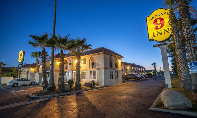 Buttonwillow Hotel | National 9 Inn