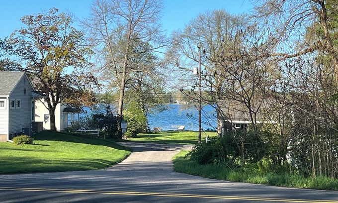 Fennville House | nAtkins cottagenPrivate close to town pet friendly