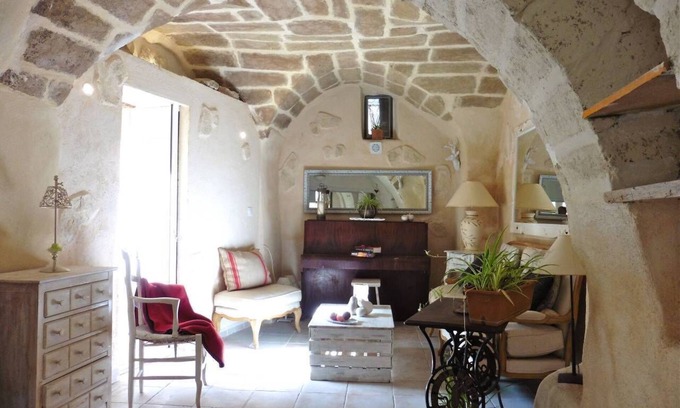 Saint-Quentin-la-Poterie House | Natural climatic village house