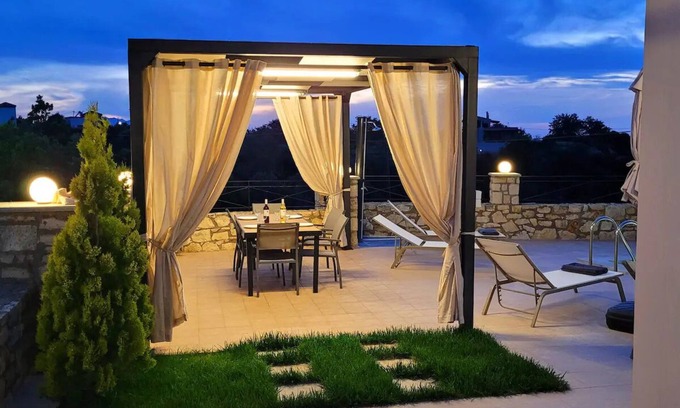 Skouloufia Villa | Natural view villa with private pool