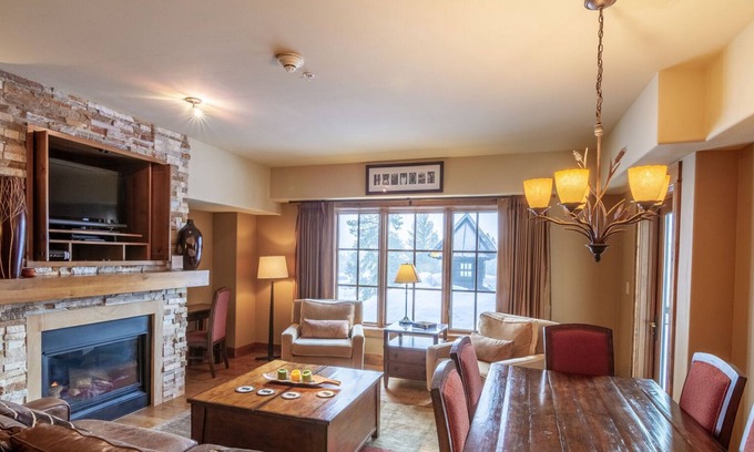 Tamarack Condo | Natural Wood Interior Design | Spectacular Lake Views | Hot Tub and Pool Access