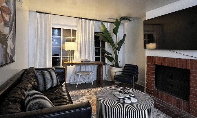 Lake Balboa Apartment | Naturally Lit Luxury & Stylish 2 Bedroom Apt with Pool