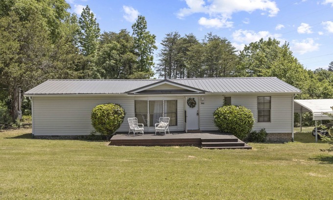Greenville - Spartanburg House | Nature-Lover's 3BR Haven: Pets, Ping Pong, Serene