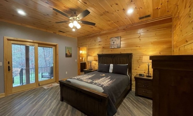 Tellico Plains House | Nature lovers dream! Steps from fishing plus 140 acres of hiking! 4 Bedroom Home by RedAwning