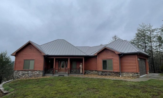 Tellico Plains House | Nature Lovers' Dream - Diamond Bear Home