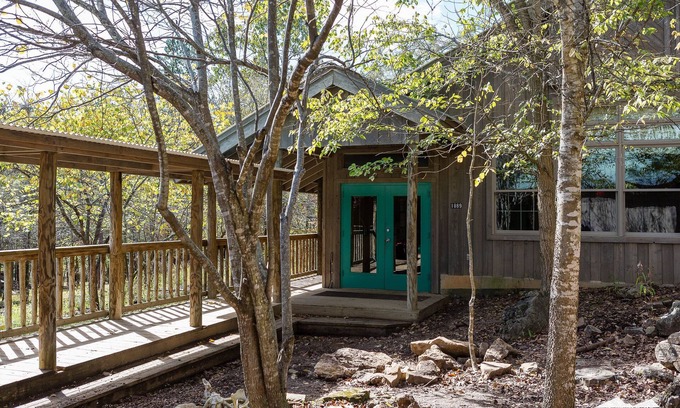 Huntsville Cabin | Nature Lovers Retreat for Weddings, Reunions & Gatherings