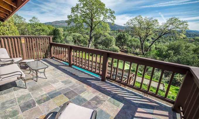 Ahwahnee Bed & Breakfast | Nature's Inn Bed and Breakfast
