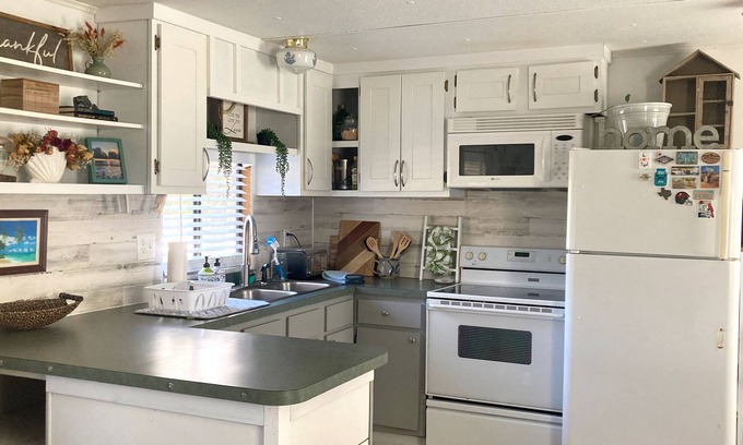Citrus Springs House | Nature's Nook -10 Minutes To Rainbow Springs! Rural, Fire Pit, Screened In Porch