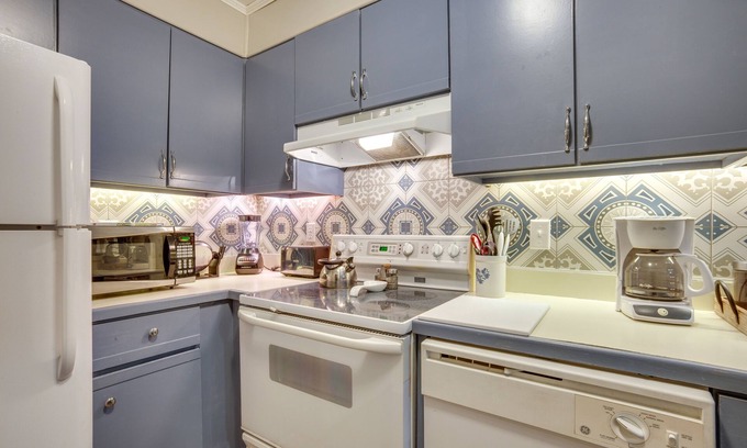 Beaufort Apartment | Nautical Beaufort Gem w/Gas Grill, 3 Mi to Dtwn!