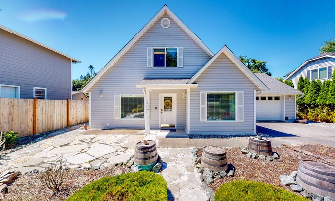 Coupeville House | Nautical Cottage with amazing location, views and amenities
