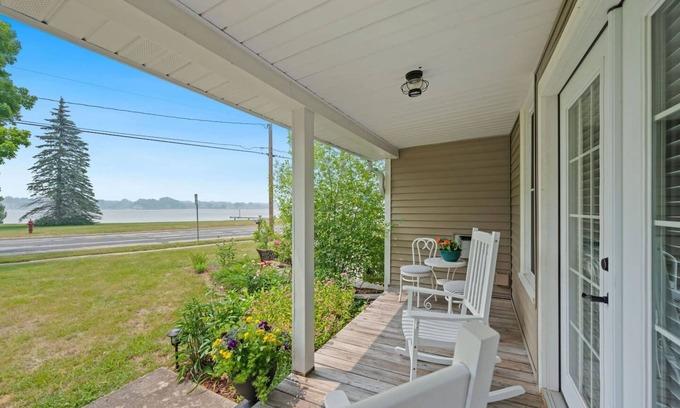 Sturgeon Bay House | Nautical Haven - Sunset views