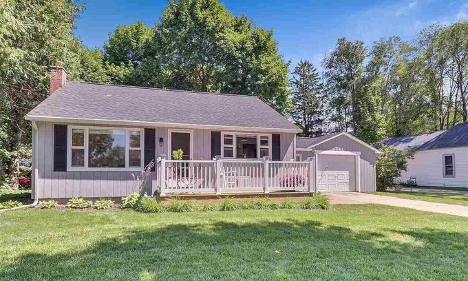 Boyne City House | Nautical Themed - Downtown Boyne City Getaway Close to the Lake