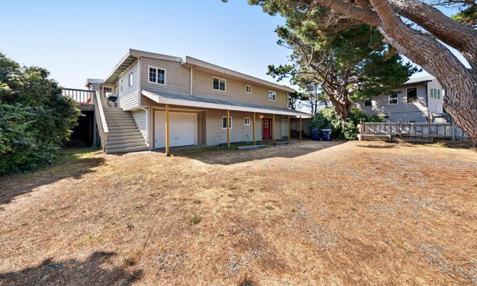 Gold Beach House | Navigator House