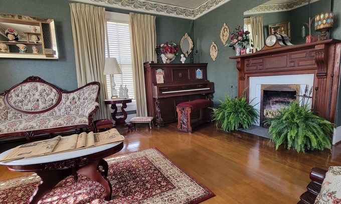 Ramseur House | Nc's Nostalgic House 19 min from the Nc Zoo