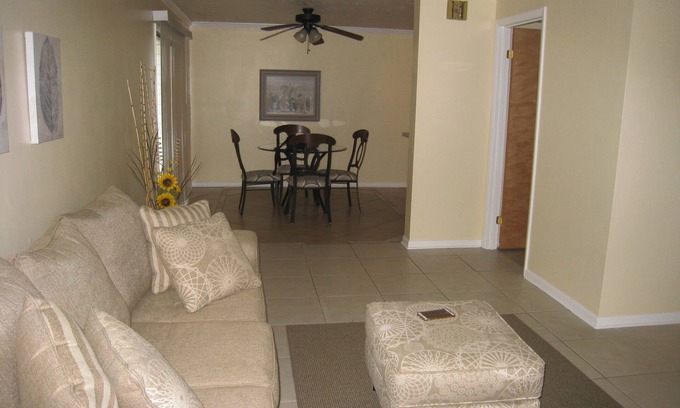 Ocala House | NE Ocala Newly updated 2/2.5 Townhome