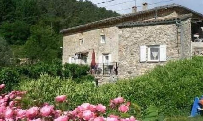 Lasalle Apartment | near Anduze: apartment in farmhouse with swimming pool