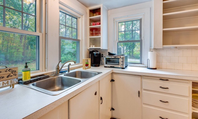 Wells Cottage | Near Beach: Coastal Maine Getaway w/Yard