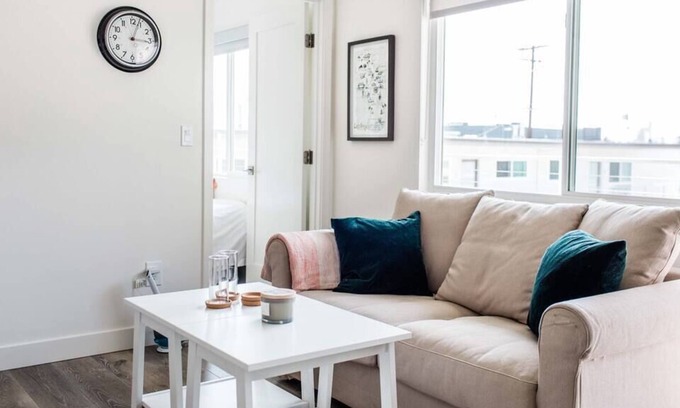 El Segundo Apartment | Near Beach, Food, Coffee / Pool BBQ / Washer Dryer in Unit