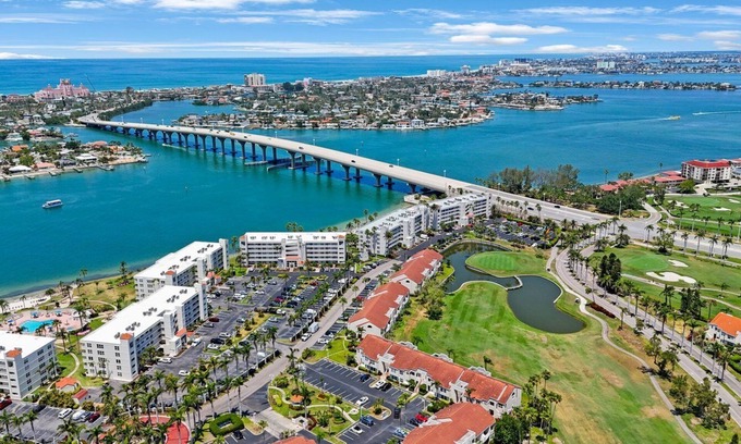 St. Petersburg Condo | Near Beach & Ft. DeSoto Bike Trails!