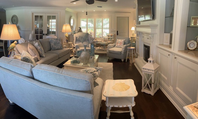 Moorings House | Near Beach Luxury Seaside Cottage on Moorings Golf Course