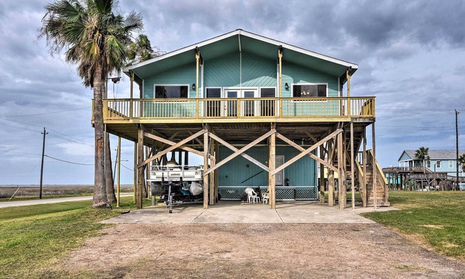 San Luis House | Near Boat Ramp: Home w/Deck & Grill in Freeport