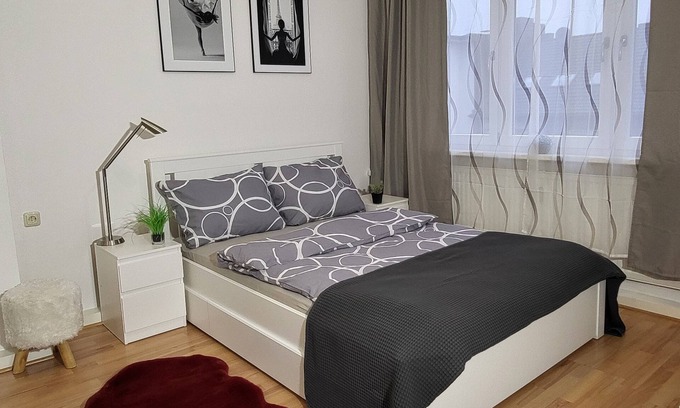 Mittelmeiderich Apartment | Near Düsseldorf Messe/Fair & Airport & Train Station