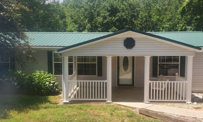Byrdstown House | Near Dale Hollow Lake