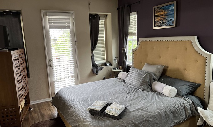 Carmel Valley House | NEAR Del Mar beach. Townhouse ready for 6! 3 BDRM&2.5Bath. Pool/jacuzzi/bbq/gym/