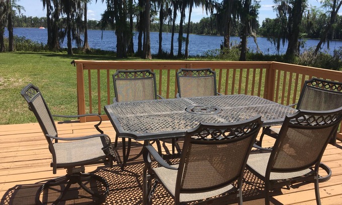 Four Corners House | Near Disney! Lakefront 3-bedroom 2 bath home in Winter Garden