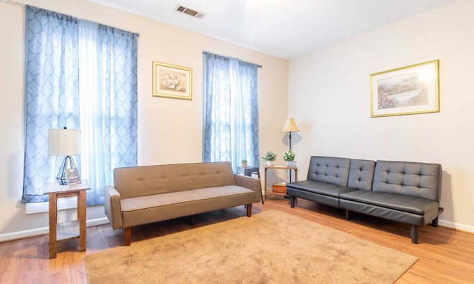Columbus House | Near Downtown - Sunny Sweetheart Left Unit