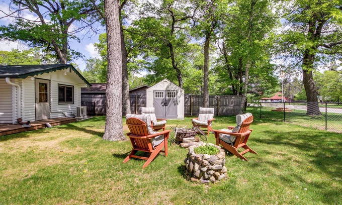 Breezy Point Cabin | Near Golf & Pelican Lake: Log Cabin w/Deck!
