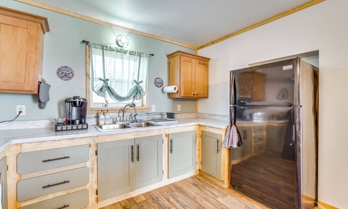 Board Camp Cabin | Near Hiking & ATV Trails: Spacious Cabin in Mena!
