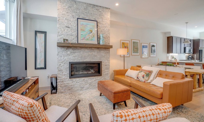 Silverthorne House | Near Hiking & Dillon Reservoir: Getaway w/Hot Tub