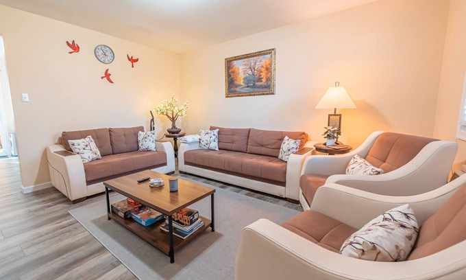 Saylorsburg House | Near Hiking & Water Parks!*Dogs OK*Wi-Fi*Fireplace