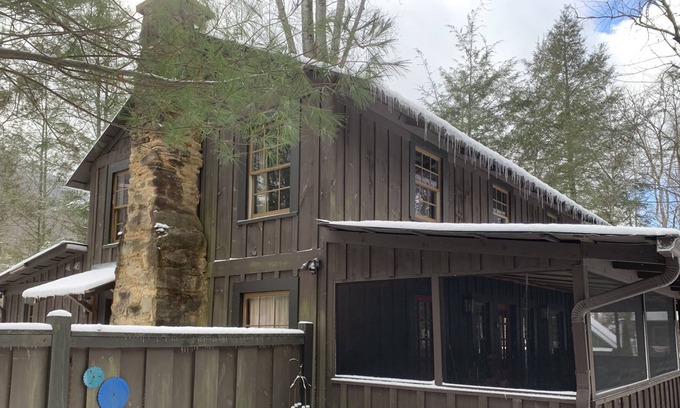 Clayton Cabin | Near Lake Burton, Gorgeous Mtn. View Old Schoolhouse.