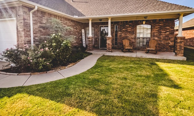 South Oklahoma City House | Near Moore/Norman & Airport I Spacious I Lovely I Comfortable I Kid Friendly