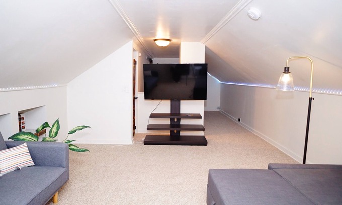 Highland House | Near MSP Comfy Home 3 BD/1 Bath